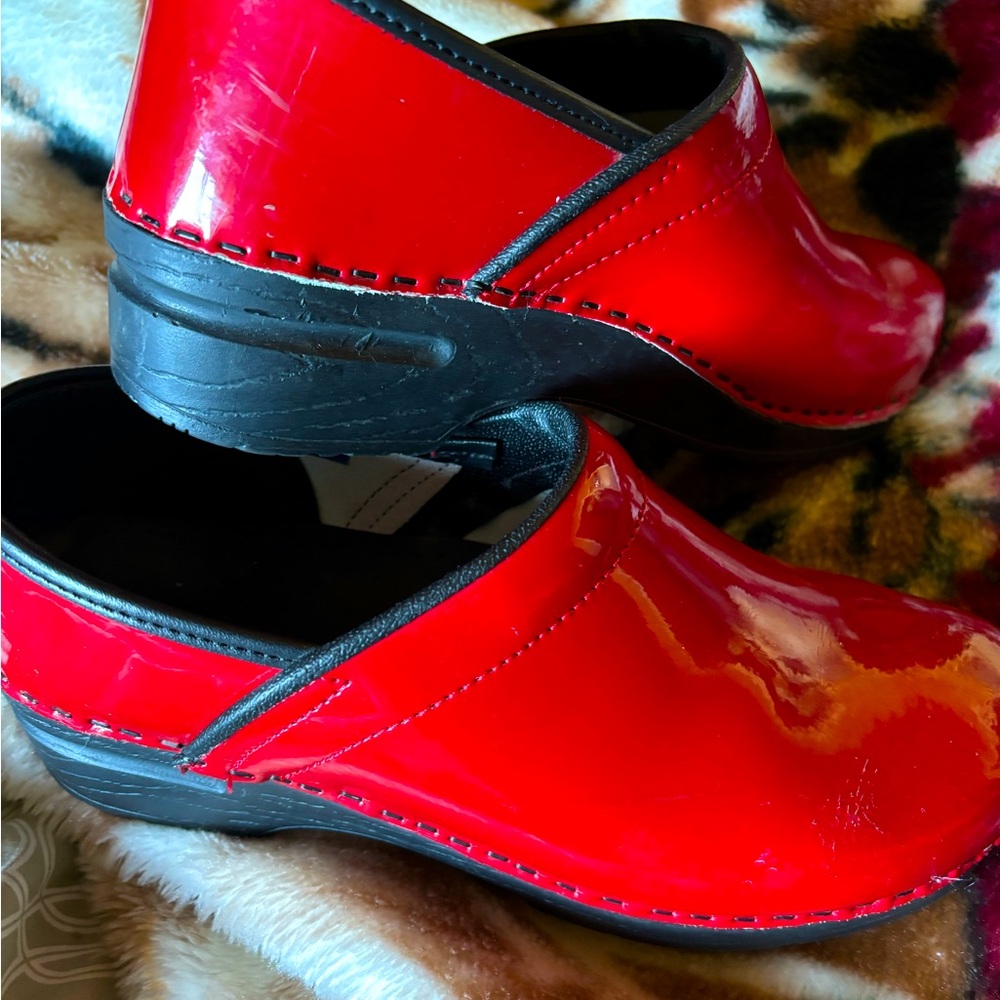 Bjork size 9 clogs. Good used condition.